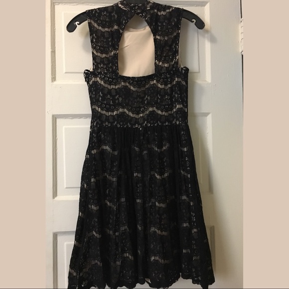 City Triangle black lace dress - Picture 2 of 5
